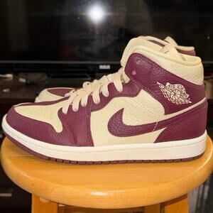 Jordan 1 Mid SE Split Beach Cherrywood Red Women's Size 7
